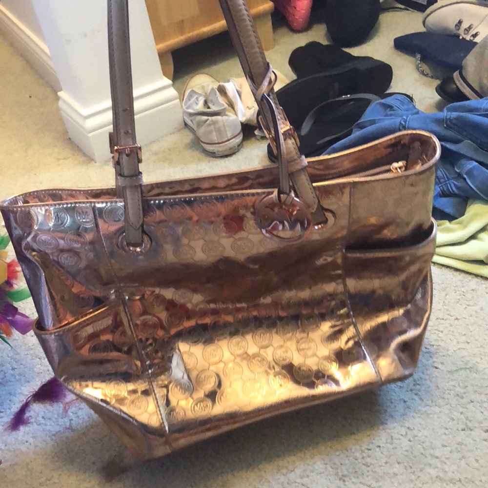 Michael Kors rose gold shoulder bag